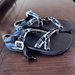 Women’s size 10 chacos